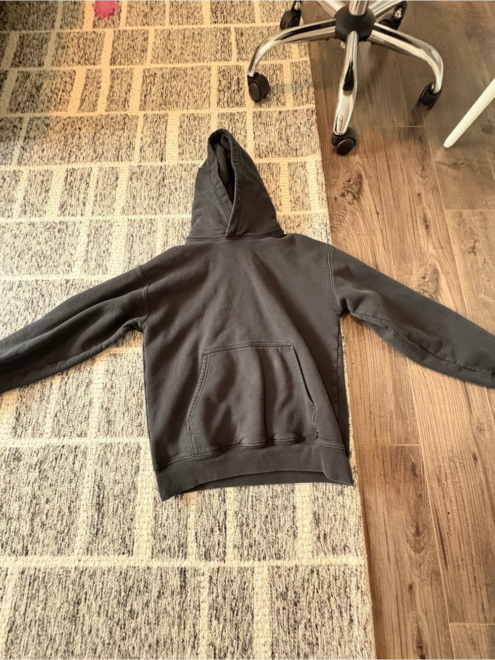 Tna hoodie soild black, used but in good condition